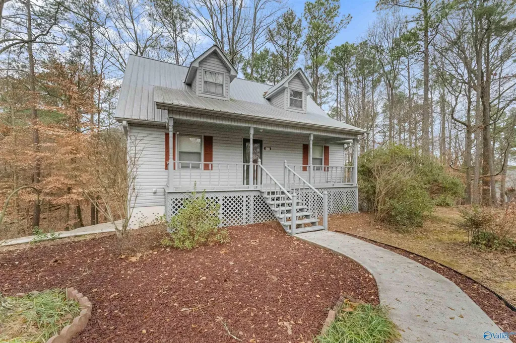 5615 Cherrywood Drive Guntersville AL 35976