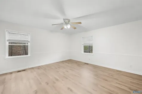 5615 Cherrywood Drive Guntersville AL 35976