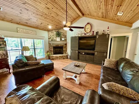 3519 Colonial Drive Guntersville AL 35976