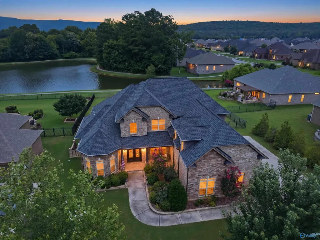 2017 Meadow Creek Circle SE Owens Cross Roads AL 35763