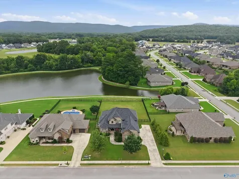 2017 Meadow Creek Circle SE Owens Cross Roads AL 35763