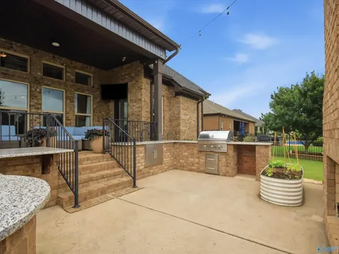 2017 Meadow Creek Circle SE Owens Cross Roads AL 35763