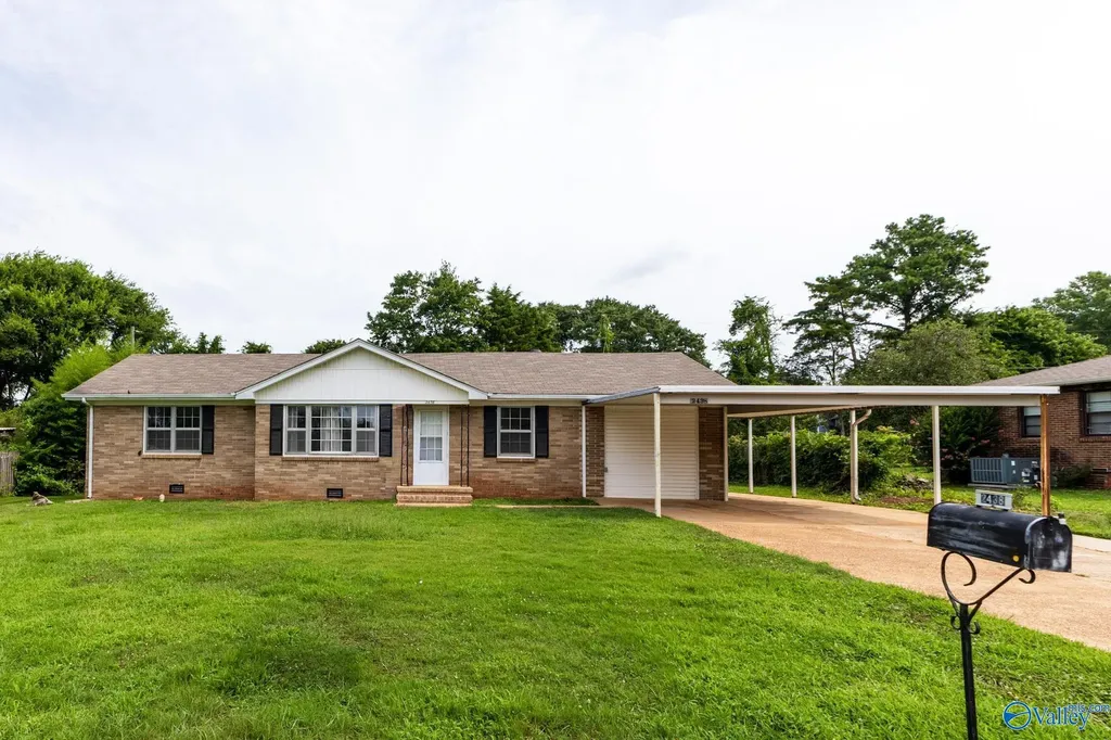 2438 Crestwood Drive SW Huntsville AL 35805