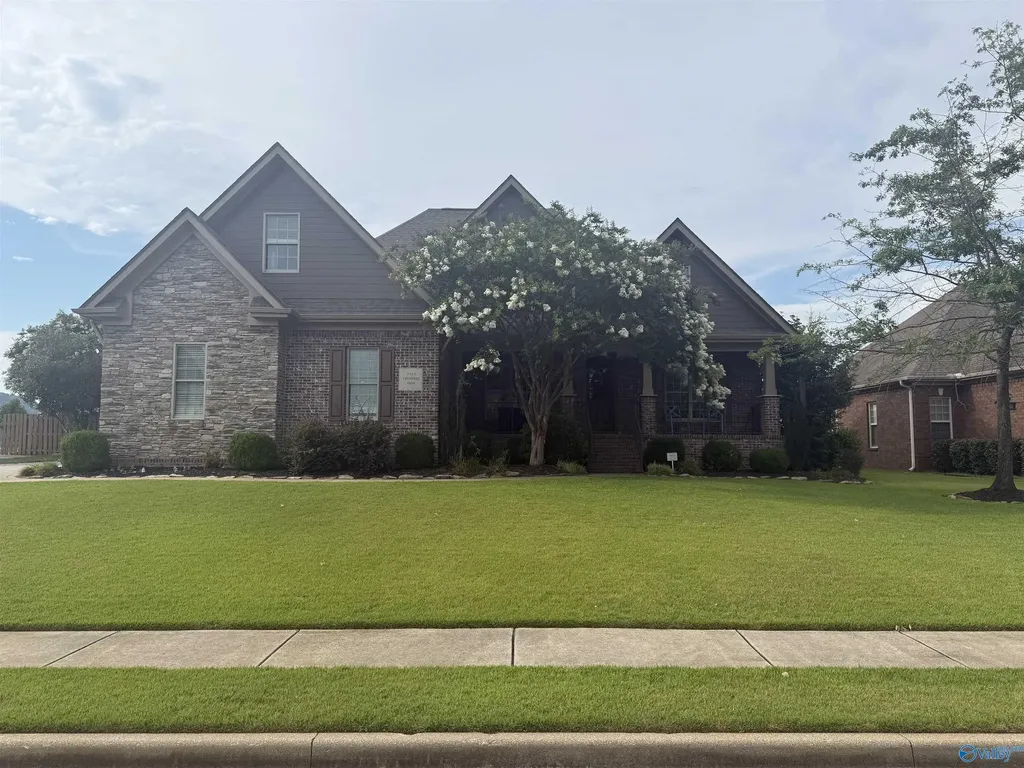 7563 Crestridge Drive Owens Cross Roads AL 35763