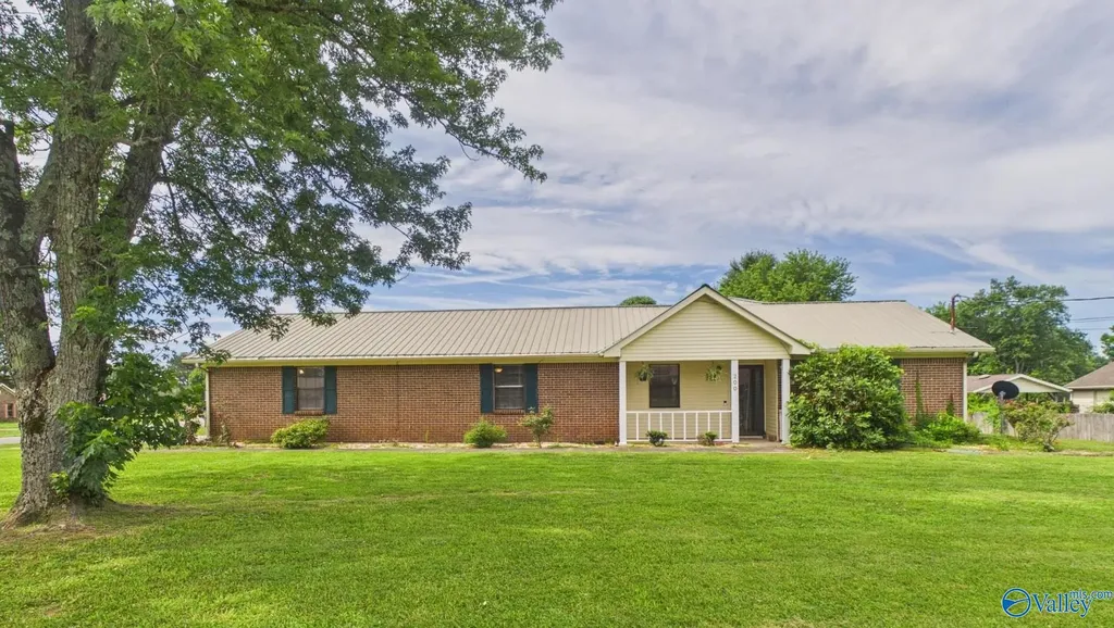 200 Silverwood Lane NE Hazel Green AL 35750