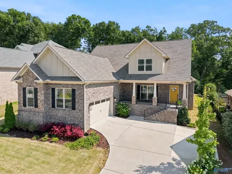 3973 Hawks Way Huntsville AL 35811