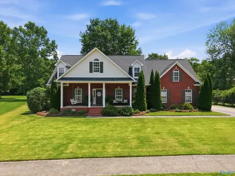 1013 Mill Race Circle Guntersville AL 35976
