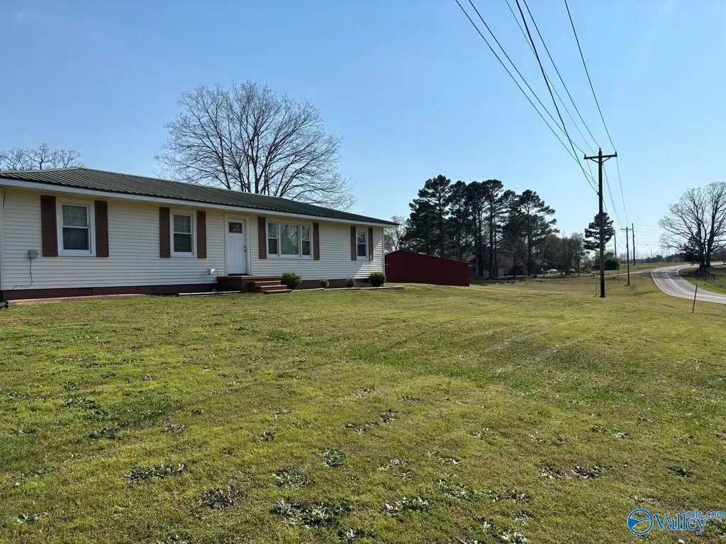 9292 NW Upper Snake Road NW Athens AL 35614