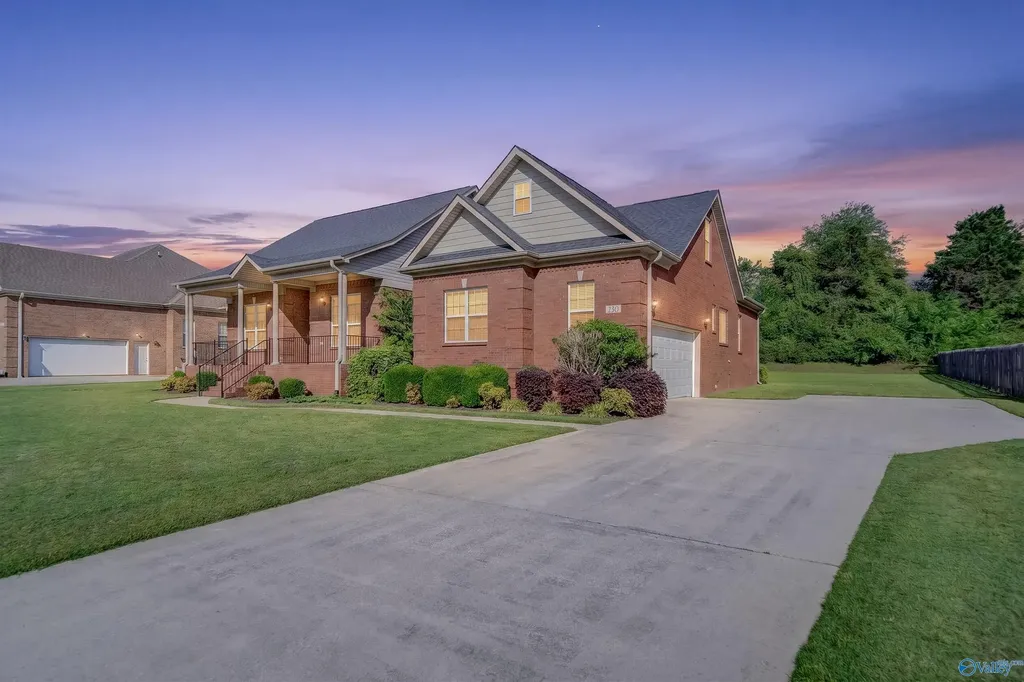 230 Twin Lakes Drive New Market AL 35761