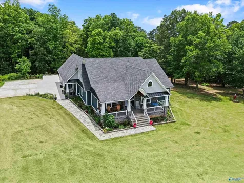 92 Dogwood Lane Grant AL 35747