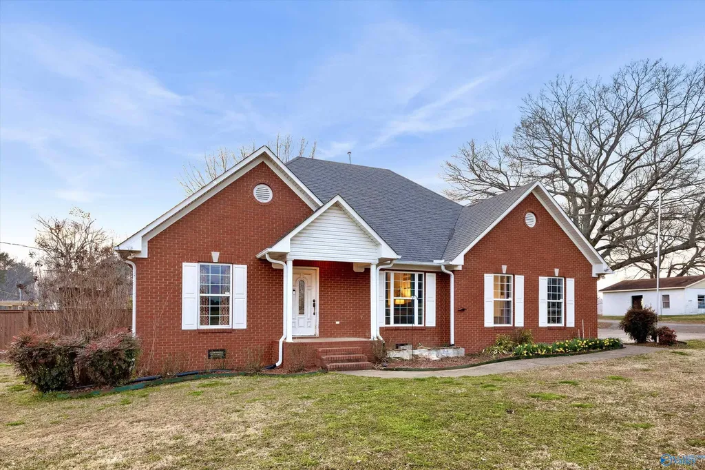 21669 Holt Road Athens AL 35613