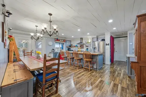 21669 Holt Road Athens AL 35613