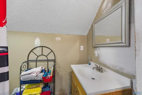 21669 Holt Road Athens AL 35613