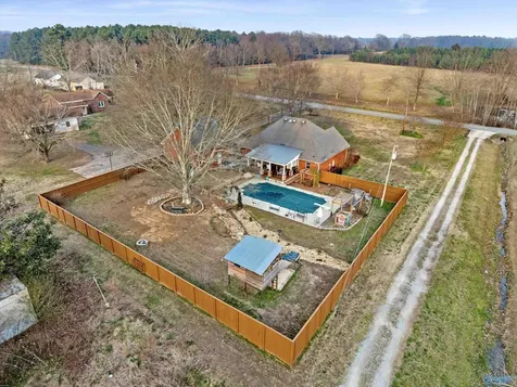 21669 Holt Road Athens AL 35613