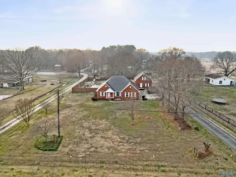 21669 Holt Road Athens AL 35613