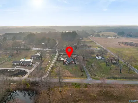 21669 Holt Road Athens AL 35613