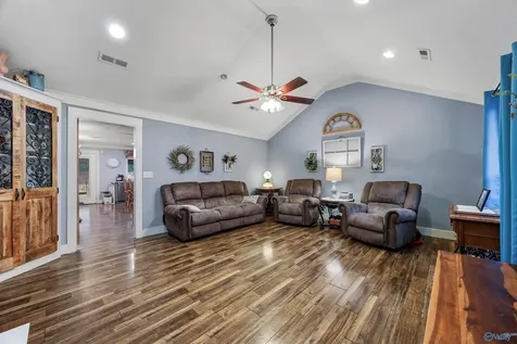 21669 Holt Road Athens AL 35613