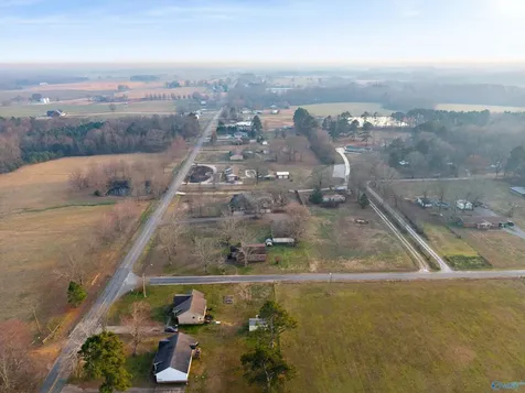 21669 Holt Road Athens AL 35613