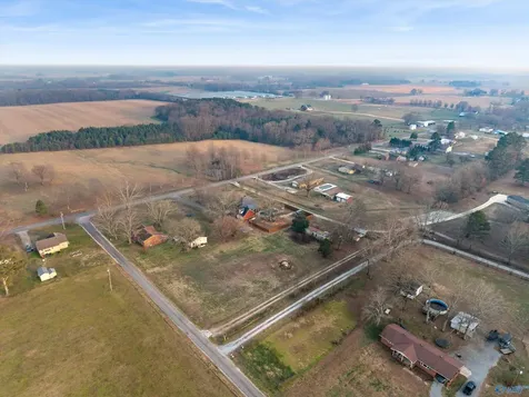 21669 Holt Road Athens AL 35613
