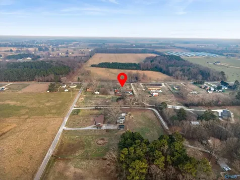 21669 Holt Road Athens AL 35613