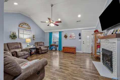 21669 Holt Road Athens AL 35613
