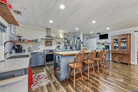 21669 Holt Road Athens AL 35613