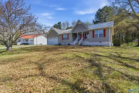 62 Clyde Circle Guntersville AL 35976