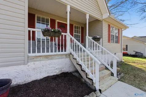 62 Clyde Circle Guntersville AL 35976