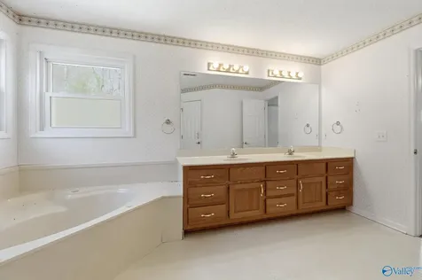 137 Oakhurst Drive Madison AL 35758