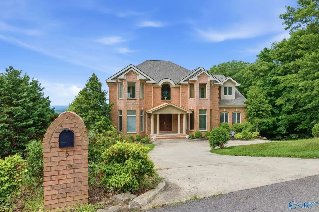 5 Saint Charles Road SE Huntsville AL 35801
