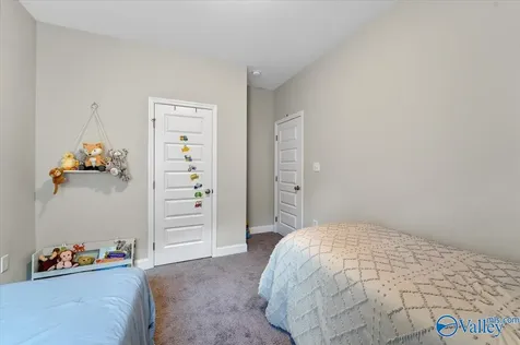 4010 Rockland Circle Owens Cross Roads AL 35763