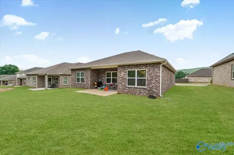 4010 Rockland Circle Owens Cross Roads AL 35763