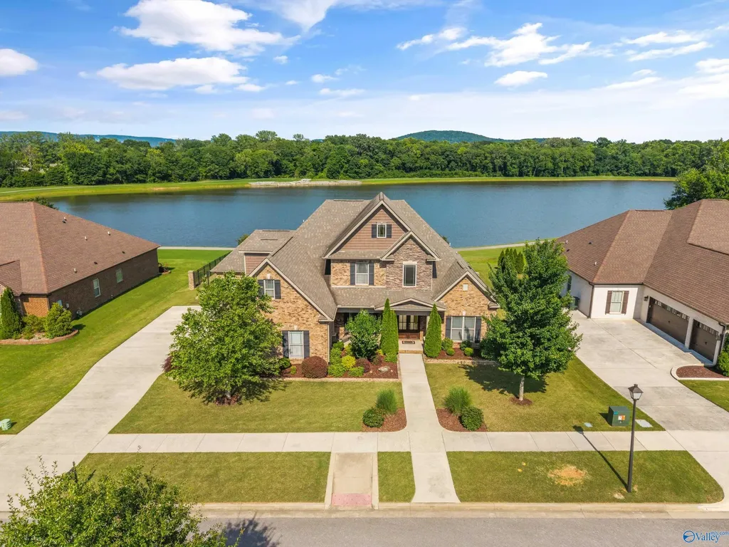 7576 Parktrace Lane SE Owens Cross Roads AL 35763
