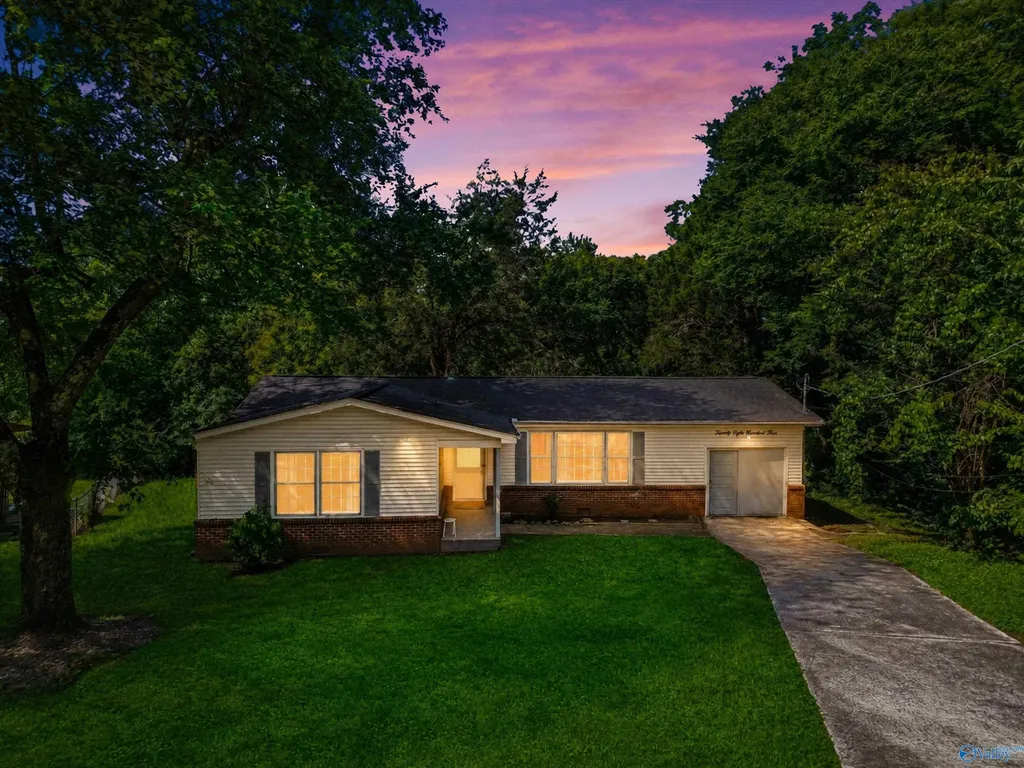 2804 Coosa Circle NW Huntsville AL 35810
