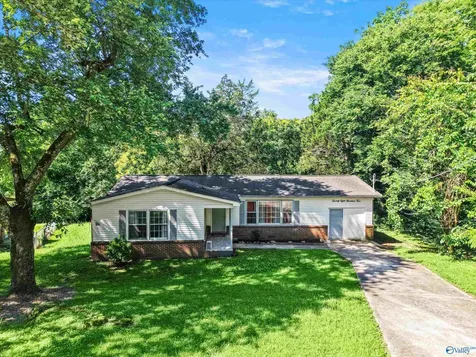 2804 Coosa Circle NW Huntsville AL 35810