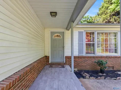 2804 Coosa Circle NW Huntsville AL 35810