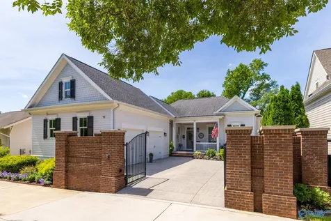 37 Hillcrest Avenue NW Huntsville AL 35806