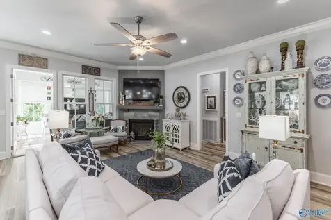 37 Hillcrest Avenue NW Huntsville AL 35806