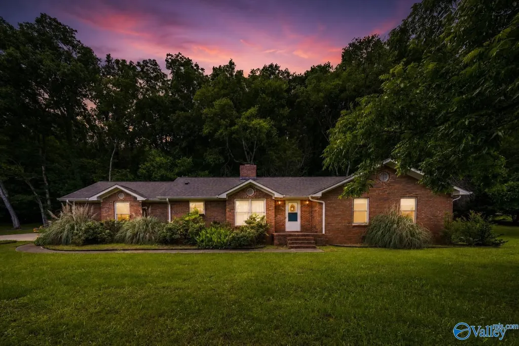 105 Mohawk Road Owens Cross Roads AL 35763