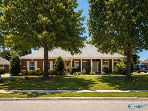 3015 Cobble Farms Drive Owens Cross Roads AL 35763