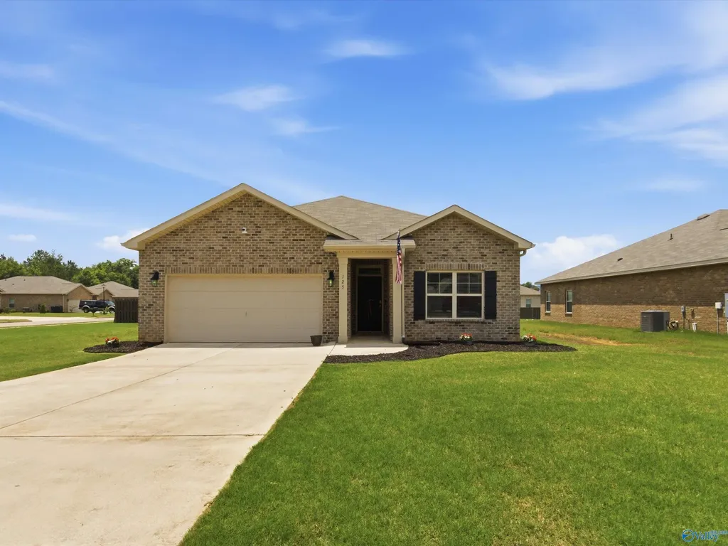 125 Cave Springs Circle Owens Cross Roads AL 35763