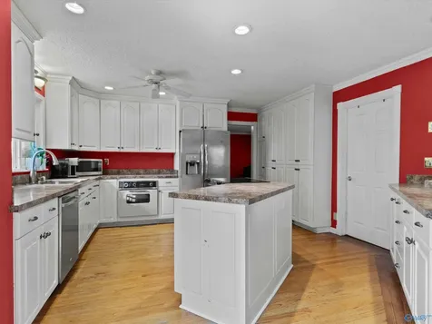 8119 Hillside Lane SE Huntsville AL 35802