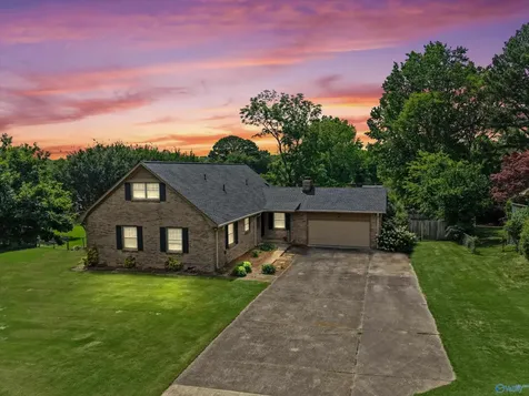 8119 Hillside Lane SE Huntsville AL 35802