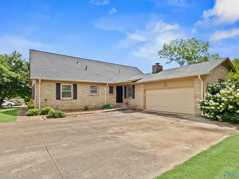 8119 Hillside Lane SE Huntsville AL 35802