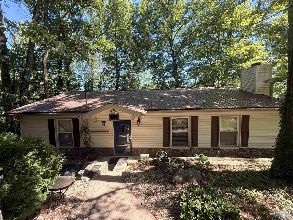 4512 Hideaway Drive Guntersville AL 35976