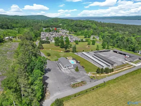 1727 Convict Camp Road Guntersville AL 35976