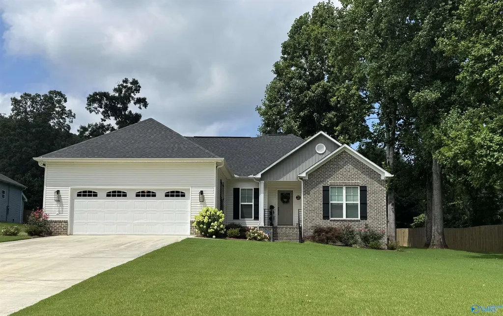 10 Deer Run Road Guntersville AL 35976