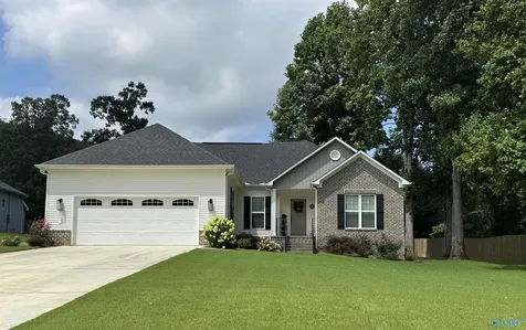 10 Deer Run Road Guntersville AL 35976