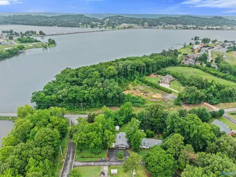 3405 Country Club Circle Guntersville AL 35976