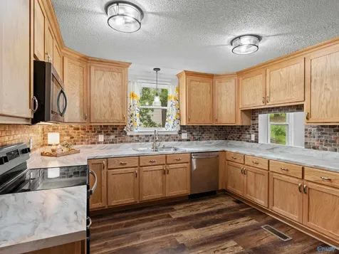 3405 Country Club Circle Guntersville AL 35976